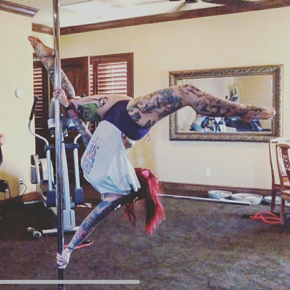 Meet your Posher, Feenyx - Picture 7 of 8